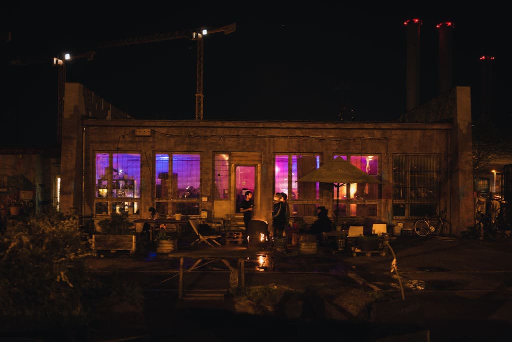 90mil — location photo