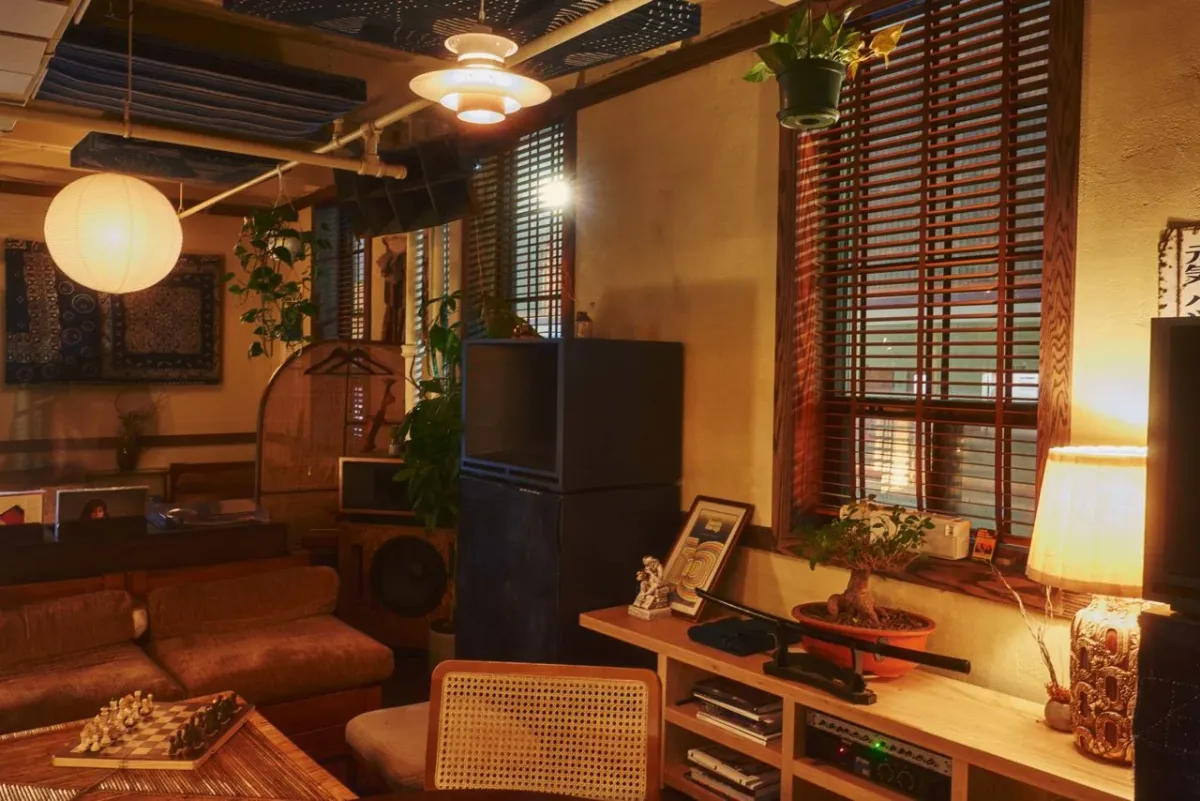 Rooms Coffee 915 Dupont — location photo